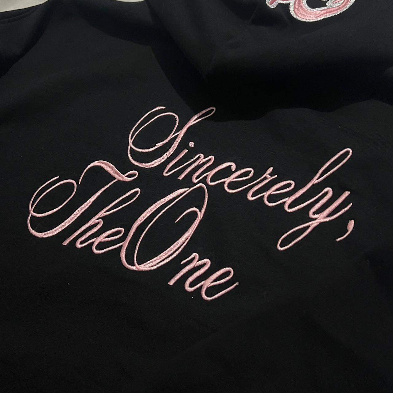 The black signature hoodie — visuel 4